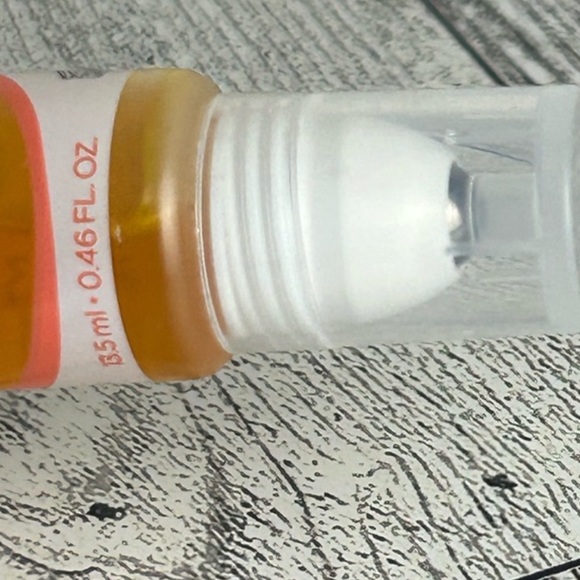 ESSIES ON A ROLL Apricot Cuticle Oil & Nail Treatment roll on Oil NEW! FULL SIZE - Picture 4 of 5